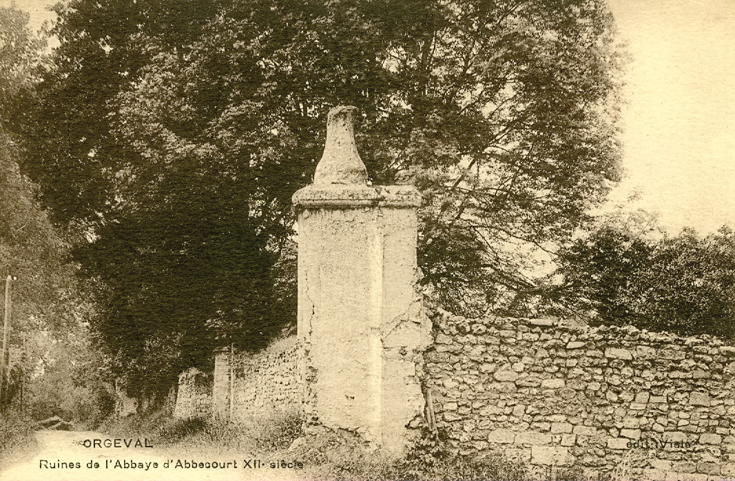 Pilier et mur de l'abbaye d'Abbecourt