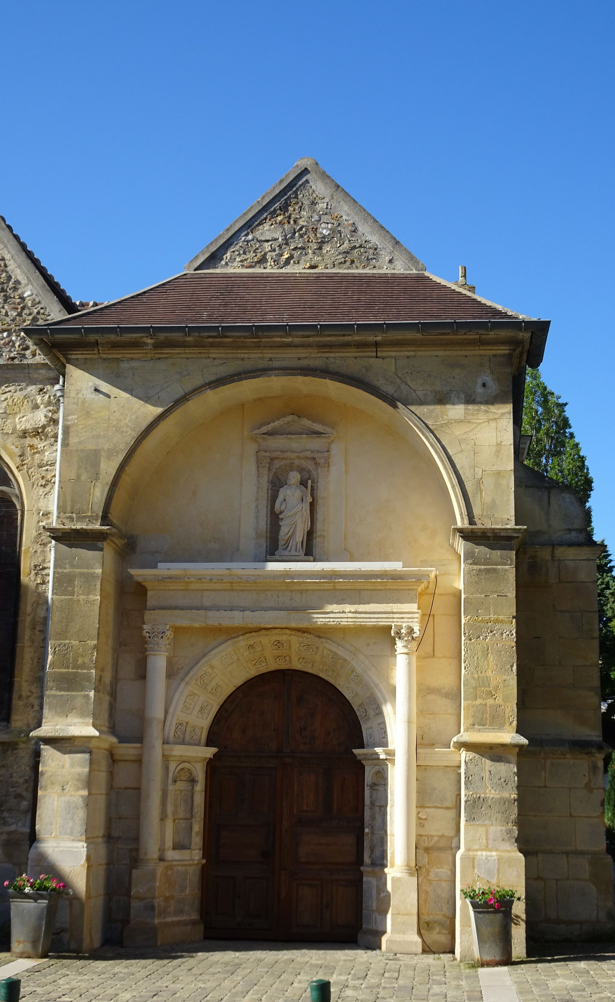 Le portail Renaissance daté de 1549